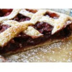 Слоеный пирог с черешней