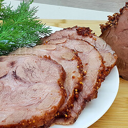 Делаем мясо под нарезку на замену колбасе. Просто распределяем специи и медленно запекаем