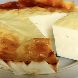 +Берем 2 стакана йогурта и за 30 минут получаем торт без муки и сахара. Сплошной крем