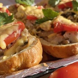 Запеченный багет с курицей и грибами - Четыре вкуса - медиаплатформа МирТесен