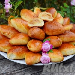 Пирожки с повидлом из дрожжевого теста в духовке - 15 пошаговых фото в рецепте