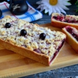 Тертый пирог с ягодами