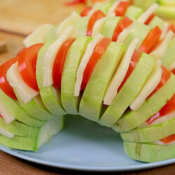 Фаршируем кабачки словно гармошку. Обошлись совсем без мяса, но все просят добавку