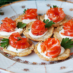 Закуска из яичных блинчиков и форели – рецепт приготовления с фото от Kulina.Ru