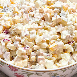 Салат из кальмаров с кукурузой