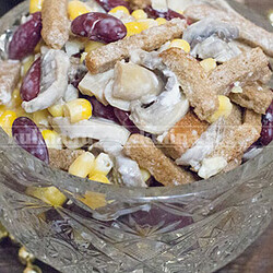 Салат из кукурузы с сухариками