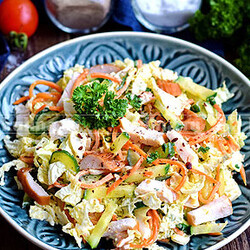 Салат из курицы с пекинской капустой