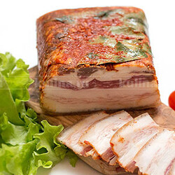 Сало в аджике