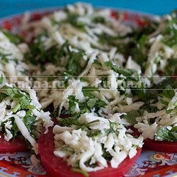 Закуска из помидоров с сыром по-кавказски