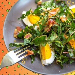 15 вкусных салатов с яйцами - Лайфхакер