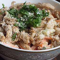 Салат с курицей и огурцами