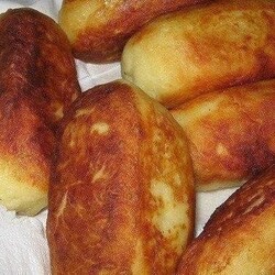 Аппетитные сосиски в картошке