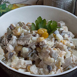 Салат с маринованными опятами и курицей