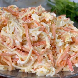 Салат «Ходовой»‎: 4 ингредиента, дешевая заправка и 5 минут времени