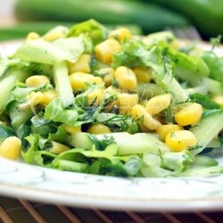Салат с огурцом и кукурузой «Лаура»