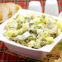 Салат с маринованными шампиньонами