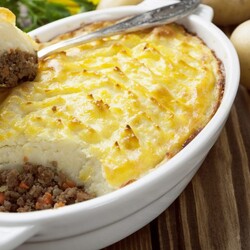 10 отличных рецептов запеканки с фаршем - Лайфхакер