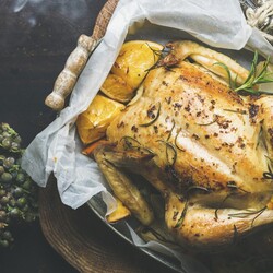 Как приготовить курицу в духовке: 15 лучших рецептов - Лайфхакер