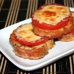 Безотказный рецепт сырных гренок с помидорами