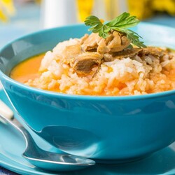 Суп из куриных желудков с рисом - Лайфхакер