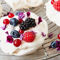 Mini-Pavlova - ganz einfach selbermachen | Die besten Backrezepte mit Gelinggarantie
