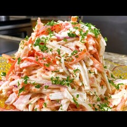 Вкусный салат с крабовыми палочками. Новогодний салат "КРАСНОЕ МОРЕ" сочный, быстрый, крабовый салат