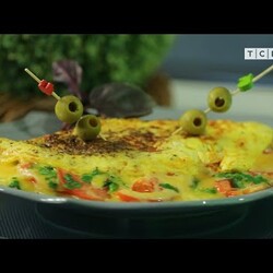 Омлет с помидорами и сыром