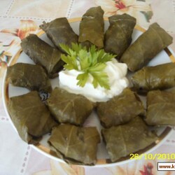 Долма из виноградных листьев