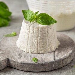 Сыр из кефира: 10 легких рецептов в домашних условиях