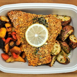 Минтай в духовке с овощами: 9 рецептов, советы