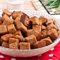 Сухарики в микроволновке для супа, салата или к пиву