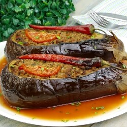 Фаршированные баклажаны в духовке - 5 вкусных рецептов