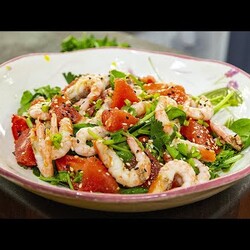 Салат с креветками и грейпфрутом