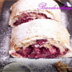 Ленивый штрудель с вишней и орехами