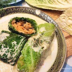 Голубцы из савойской капусты с кускусом и грибами