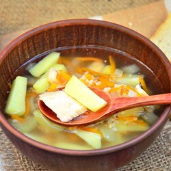 Суп из лосося: готовим диетическое наслаждение в мультиварке