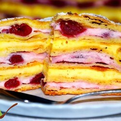 Пляцок "Вишня на белковой пене" с заварным кремом - Мир салатов