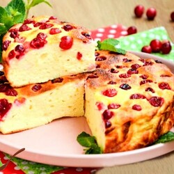 Воздушная запеканка из творога и клюквы без единого грамма муки - Мир салатов