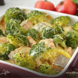 Запеканка с форелью и брокколи