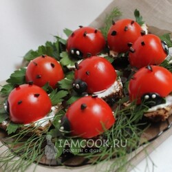 Бутерброды «Божья коровка» — рецепт с фото