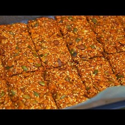 Крекеры с медом, овсянкой, семечками, орехами