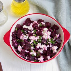 Салат со свеклой и творогом