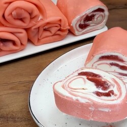 Блинноклубничный рулет