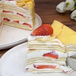 Блинный торт с клубникой