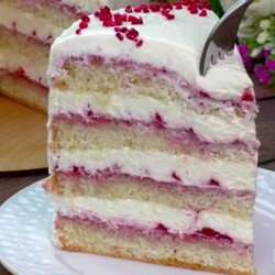 Клубнично-йогуртовый торт