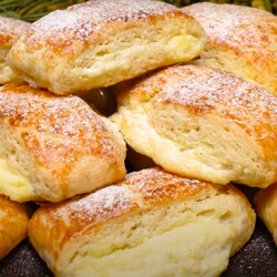 Ленивые сочники за считанные минуты. Ароматные и сладкие: нежное тесто, сочная начинка