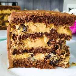 Шоколадный торт с "пьяным" черносливом