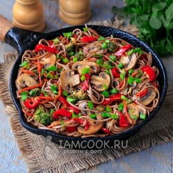 Гречневая лапша с овощами