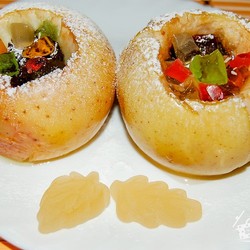 Яблоки, фаршированные мармеладом, изюмом и орехами - пошаговый рецепт с фото на Готовим дома