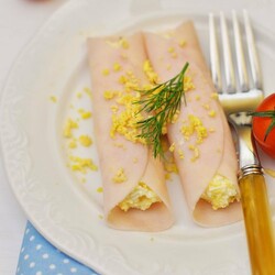 Рулетики из ветчины с сыром и чесноком - пошаговый рецепт с фото на Готовим дома